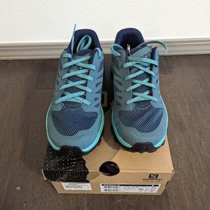 Salomon Women's Outline Hiking Shoe Size 6